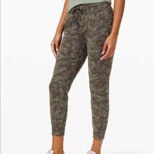 Lululemon Ready to Rulu 7/8 Joggers
